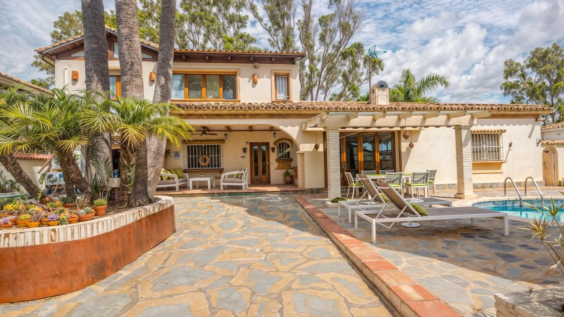 Villa Luna- Pool With Jacuzzi By The Beach Estepona