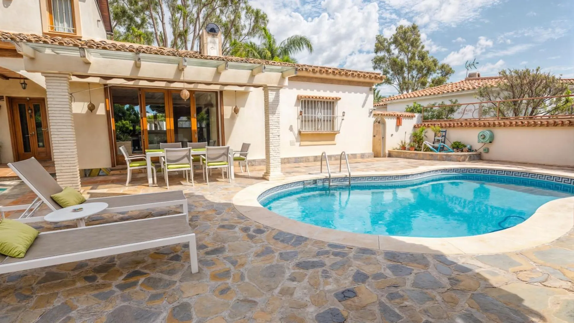 Villa Luna- Pool With Jacuzzi By The Beach Estepona