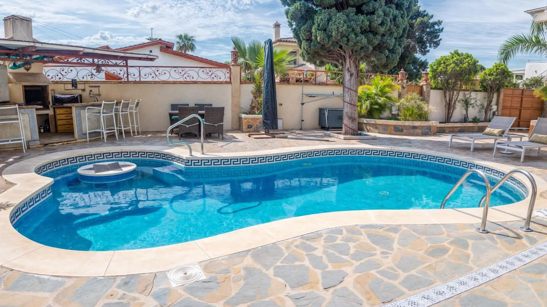 Villa Luna- Pool With Jacuzzi By The Beach Estepona İspanya