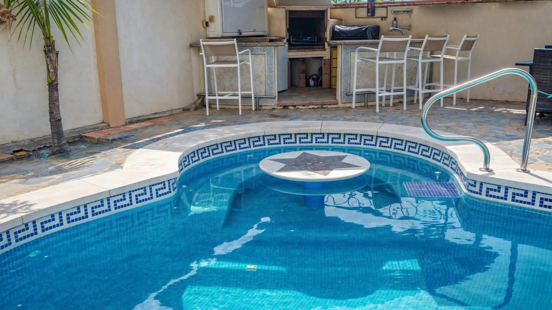 Villa Luna- Pool With Jacuzzi By The Beach Estepona