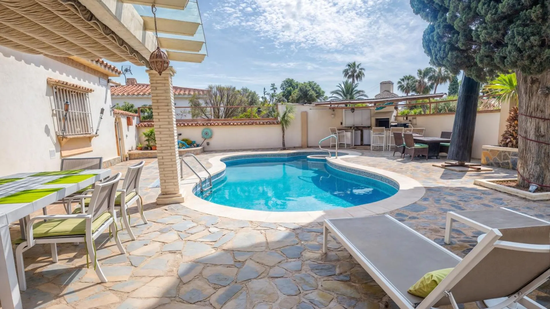 Villa Luna- Pool With Jacuzzi By The Beach Estepona