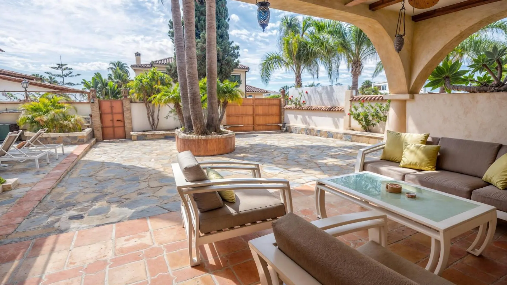 Villa Luna- Pool With Jacuzzi By The Beach Estepona 0*,  İspanya