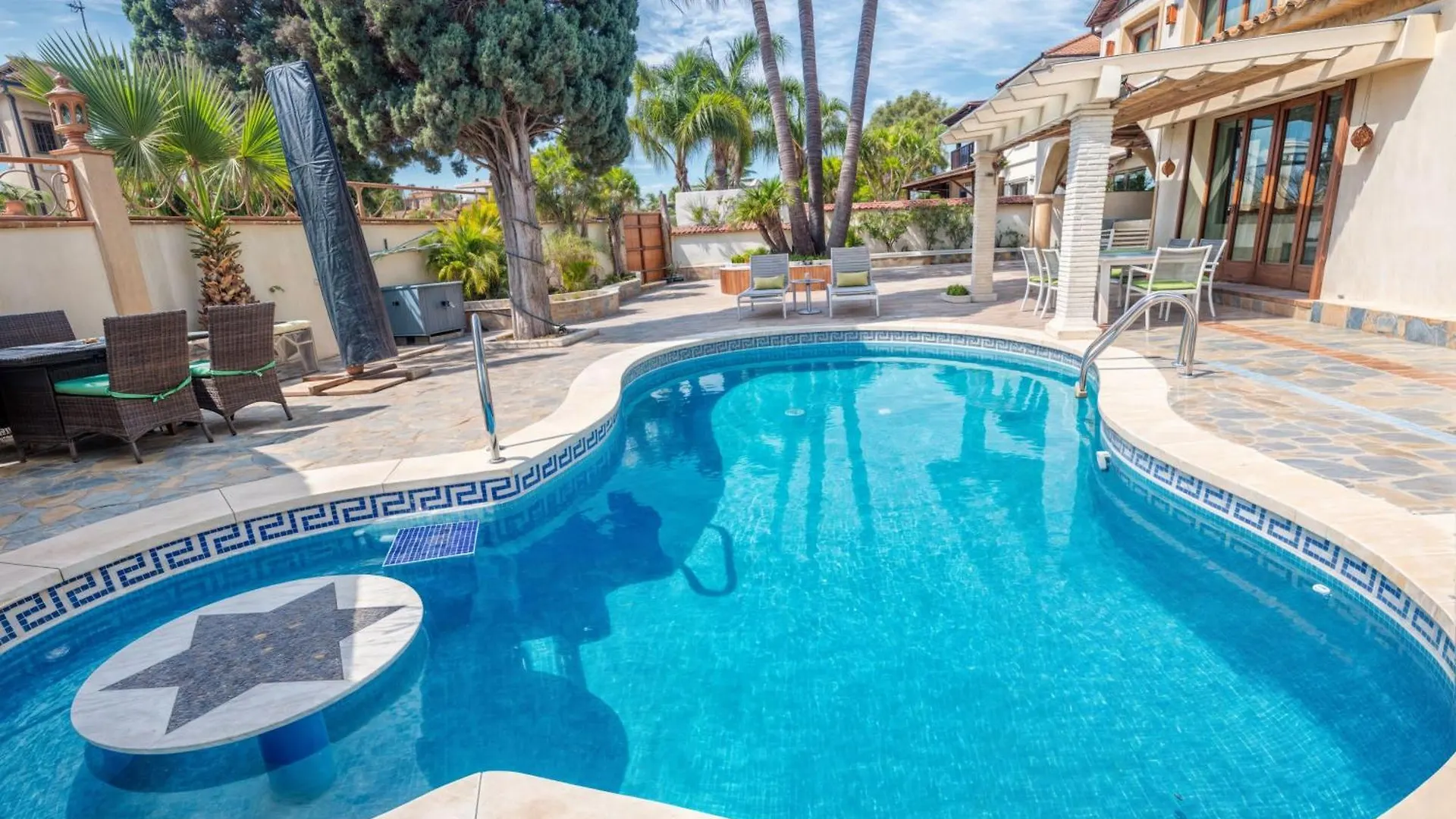 Villa Luna- Pool With Jacuzzi By The Beach Estepona Spain