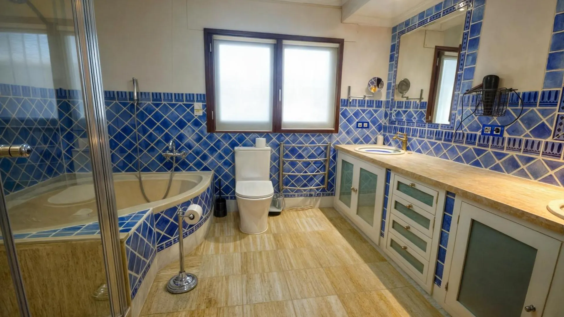 Villa Luna- Pool With Jacuzzi By The Beach Estepona