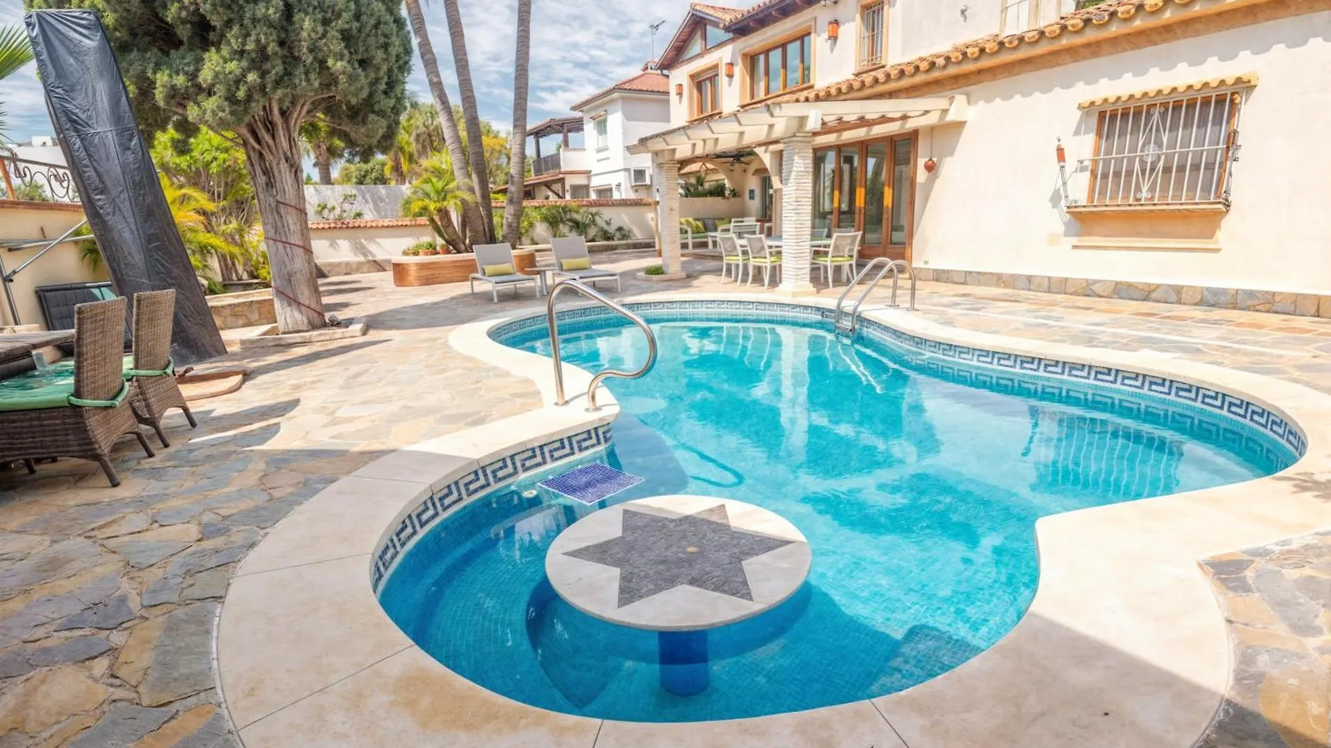 Villa Luna- Pool With Jacuzzi By The Beach Estepona
