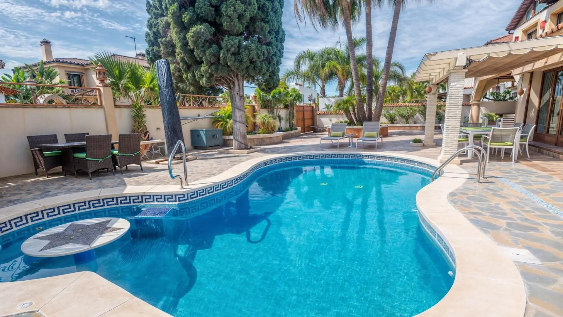 Villa Luna- Pool With Jacuzzi By The Beach Estepona