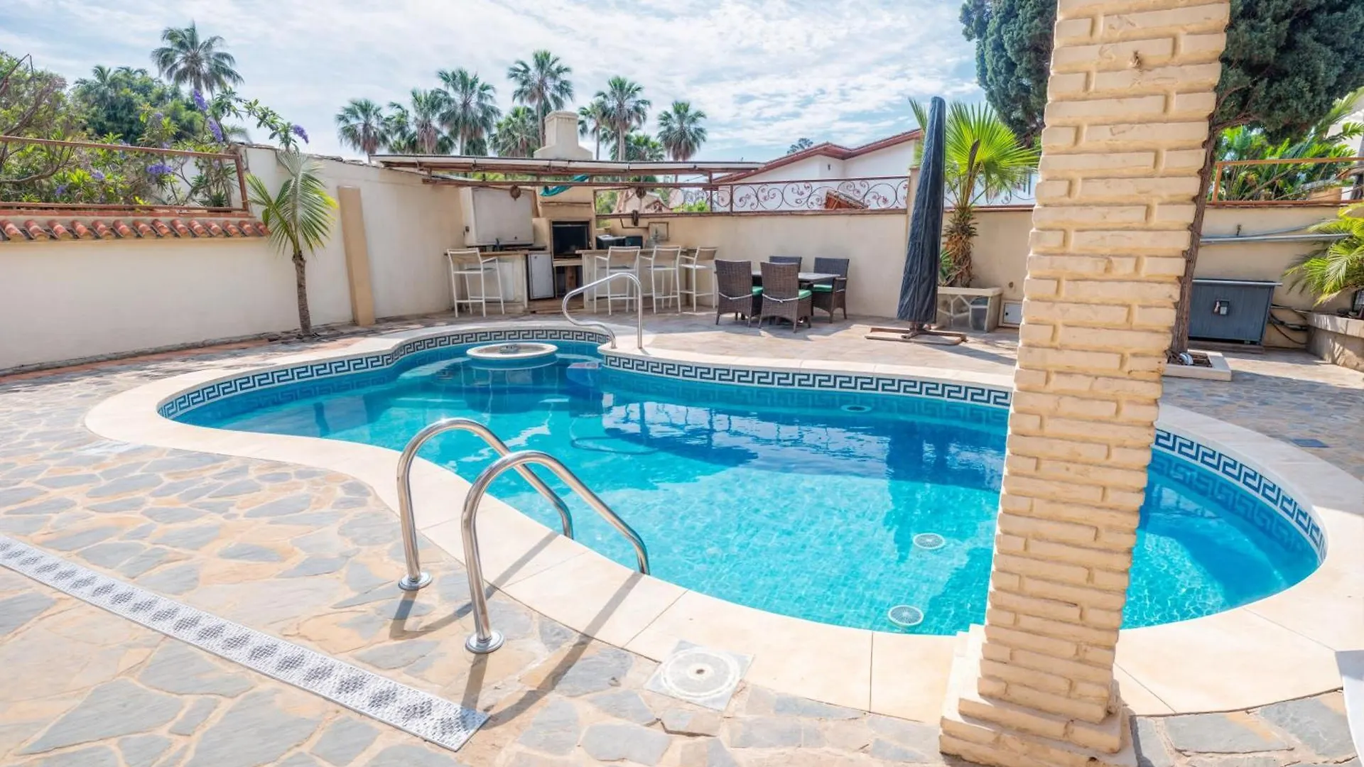 Villa Luna- Pool With Jacuzzi By The Beach Estepona