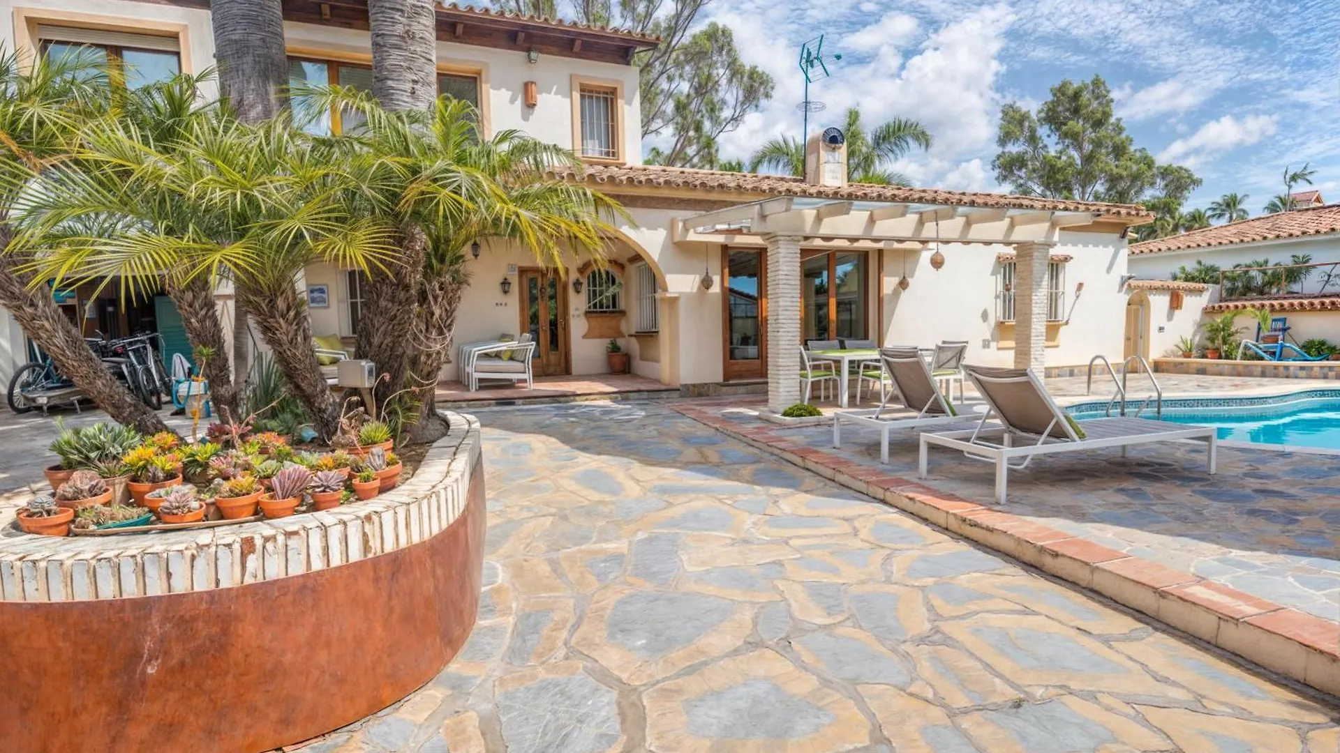 Villa Luna- Pool With Jacuzzi By The Beach Estepona