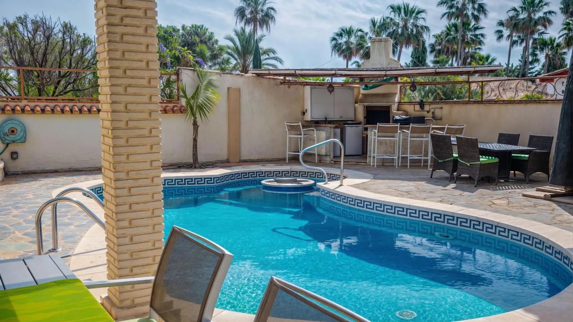 Villa Luna- Pool With Jacuzzi By The Beach Estepona