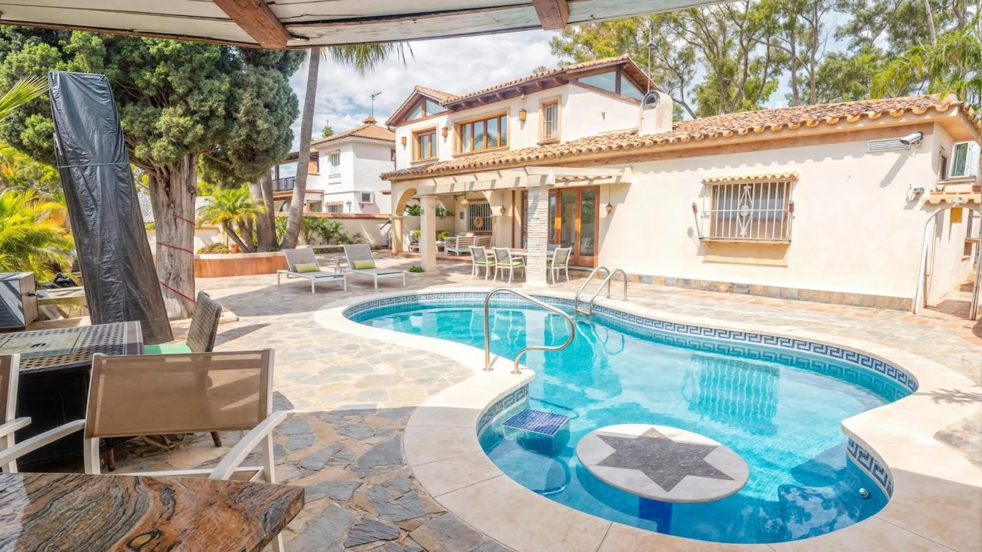 Villa Luna- Pool With Jacuzzi By The Beach Estepona