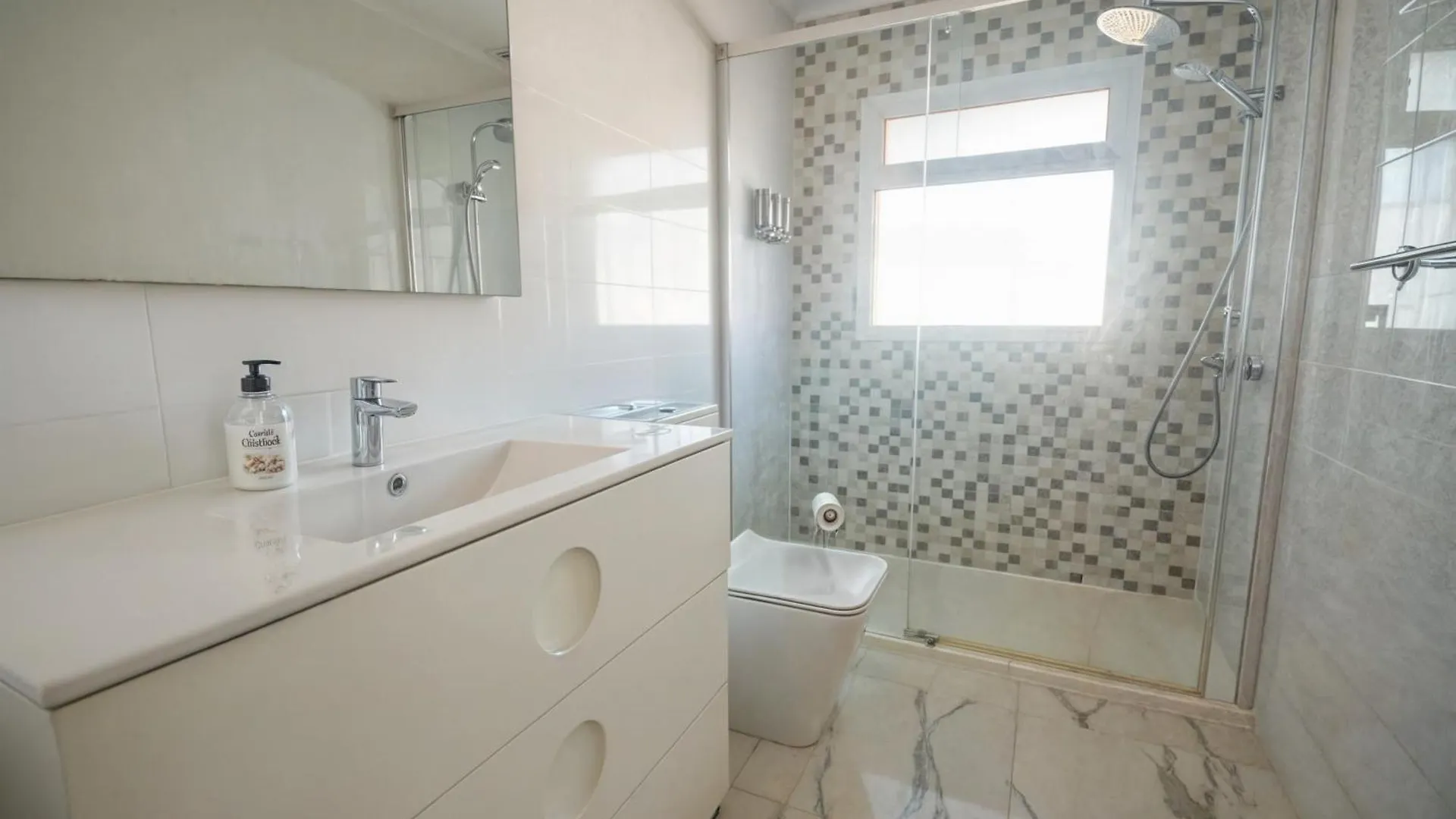 Villa Luna- Pool With Jacuzzi By The Beach Estepona