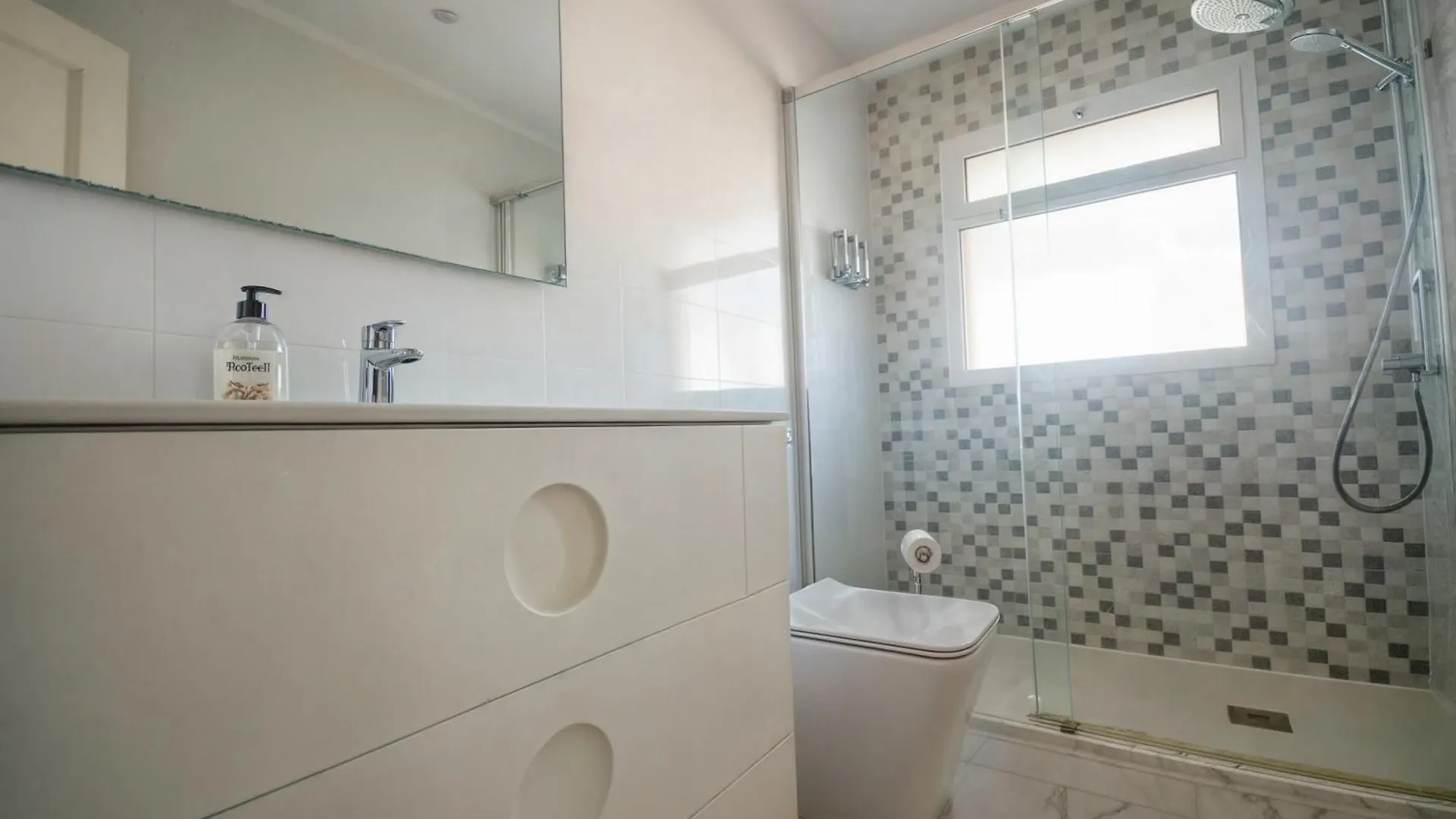 Villa Luna- Pool With Jacuzzi By The Beach Estepona